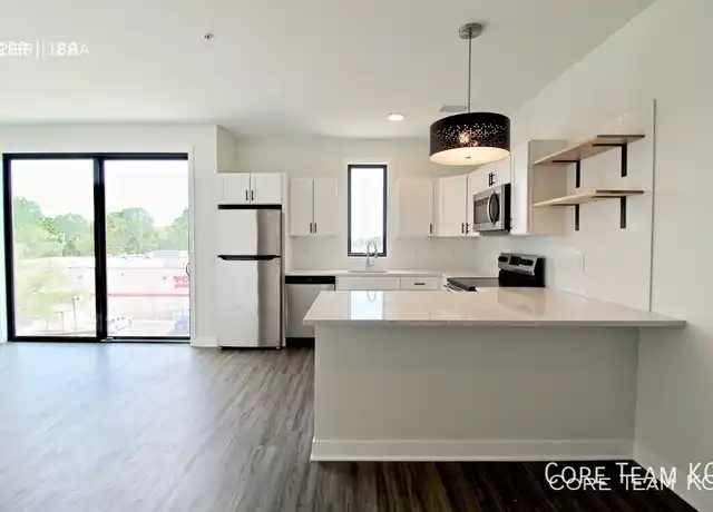 Property at 222 W 75th St Unit 306, Kansas City, MO, 64114, 1 bed, 1 bath, [object Object]