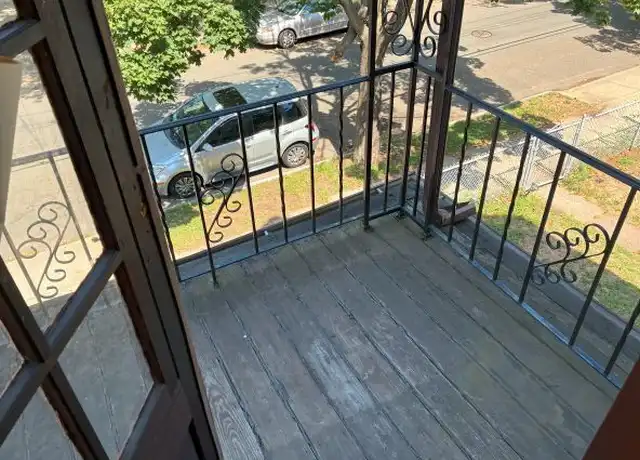 Property at 88 Thompson St, New Haven, CT, 06511, 3 beds, 1.5 baths, [object Object]