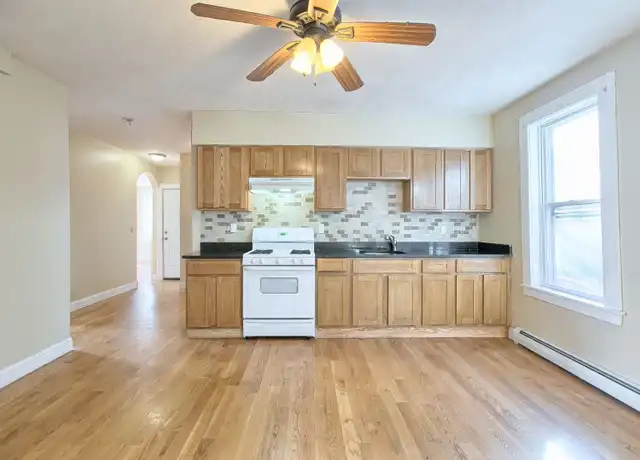 Property at 29 Simon St Unit 29-1, Beverly, MA, 01915, 3 beds, 1 bath, [object Object]