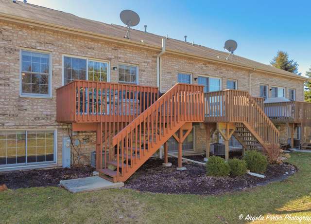 Photo of 5850 Fieldstone Trl, McHenry, IL 60050