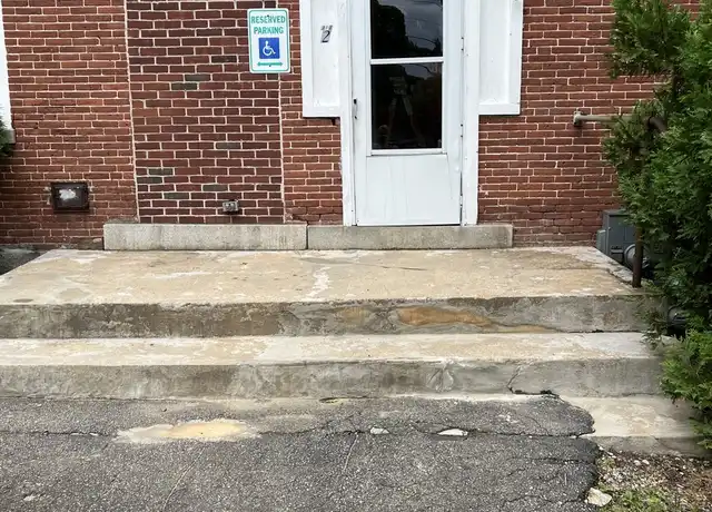 Property at 142 N Main St Unit 2, Franklin, NH, 03235, 1 bed, 1 bath, [object Object]