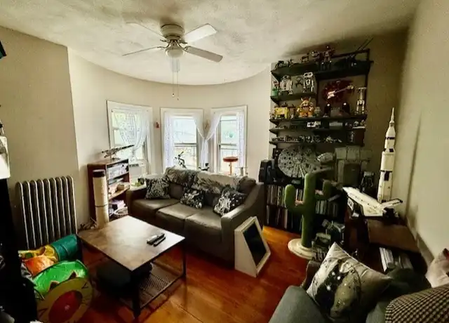 Property at 70 Roseland St Unit 2, Somerville, MA, 02143, 2 beds, 1 bath, [object Object]