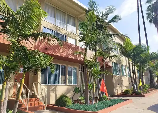 Property at Keswick Court Apartments - 3902 Lenawee Ave, Culver City, CA, 90232, 2-3 beds, 2 baths, [object Object]