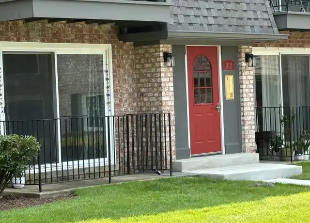 Property at 912 S Plum Grove Rd #121, Palatine, IL, 60067, 2 beds, 1 bath, [object Object]
