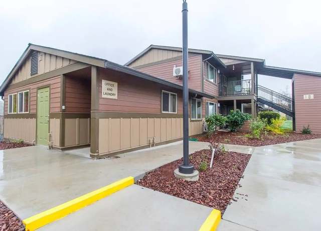 Photo of 621 N Douglas Ln, Canby, OR 97013