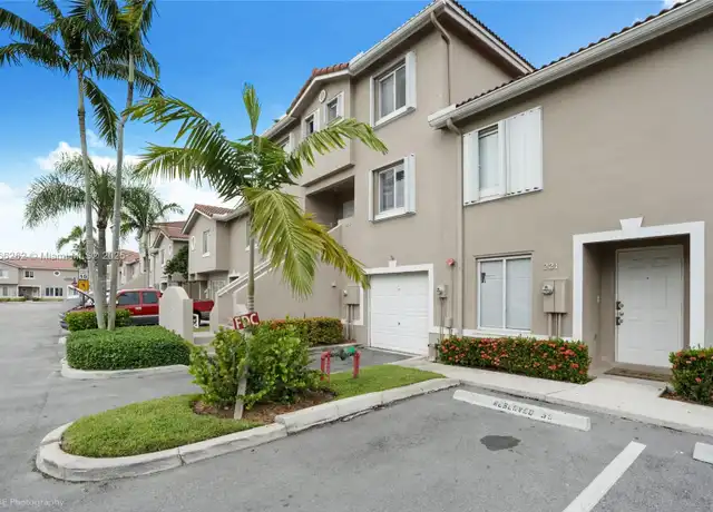 Property at 221 Riviera Cir, Weston, FL, 33326, 2 beds, 2.5 baths, [object Object]