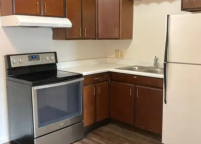 Property at Riverside - 103 E 7th Ave, South Hutchinson, KS, 67505, 1-2 bed, 1 bath, [object Object]