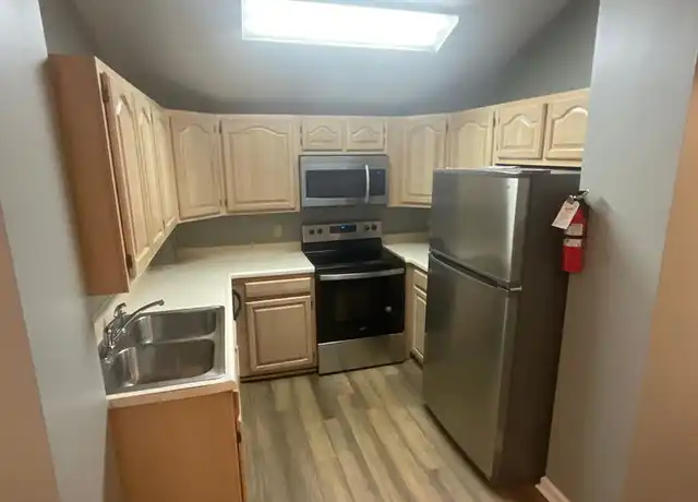 Property at 125 N Washington St Apt 14, Bloomington, IN, 47404, 1 bed, 1 bath, [object Object]