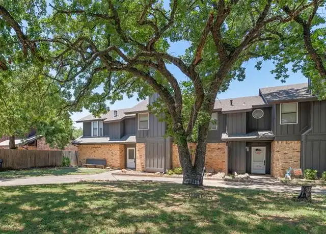 Property at 1722 Stonegate Dr, Denton, TX, 76205, 3 beds, 3 baths, [object Object]