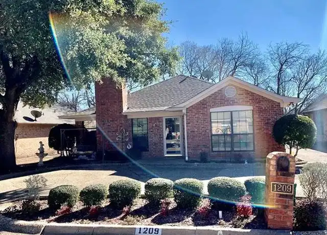 Property at 1209 Meadow Ridge Dr, Denton, TX, 76201, 2 beds, 2 baths, [object Object]