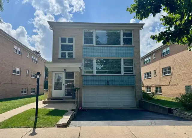 Property at 6752 E Prairie Rd Unit 3, Lincolnwood, IL, 60712, 3 beds, 2 baths, [object Object]