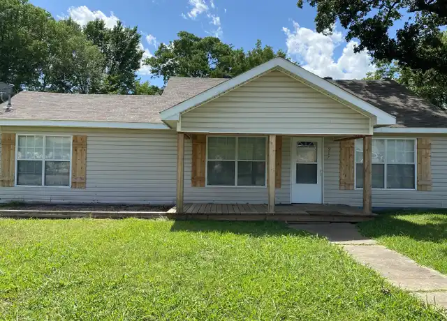 Property at 917 N Naid St, Grand Saline, TX, 75140, 4 beds, 2 baths, [object Object]