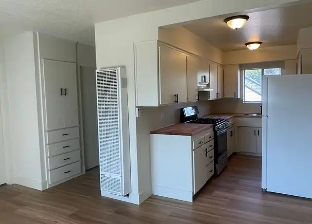 Property at 1090 N Court St, Redding, CA, 96001, 2 beds, 1 bath, [object Object]