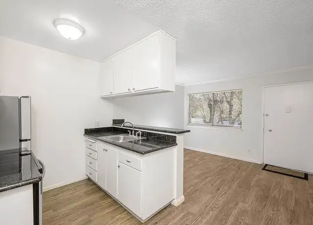 Photo of 1130 4th St, Santa Rosa, CA 95404