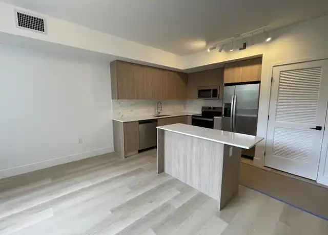 Property at 18616 NE 24th Pl, Miami, FL, 33180, 0 beds, 1 bath, [object Object]