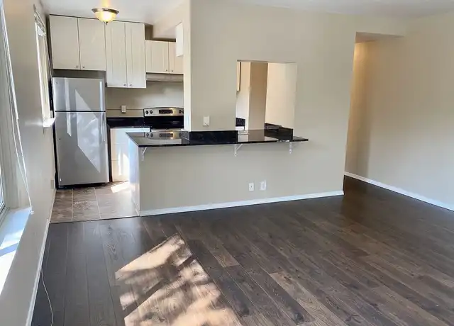 Property at 700 E Mercer St, Seattle, WA, 98102, 2 beds, 1 bath, [object Object]