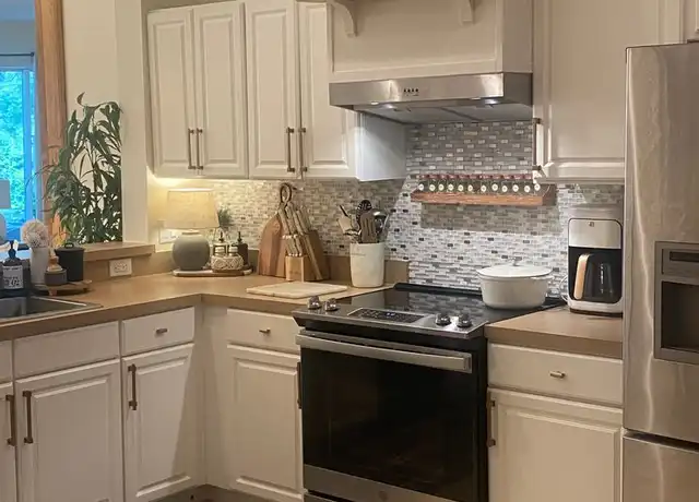 Property at 768 Hampton Cir, Naples, FL, 34105, 3 beds, 2 baths, [object Object]