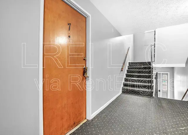 Photo of 3400 Lesway Ct, Louisville, KY 40220