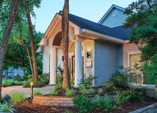 Photo of 12280 Creekview Cir, Lake Ridge, VA 22192