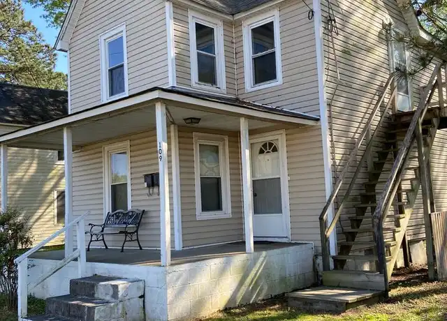 Property at 109 E Ward St Unit B, Elizabeth City, NC, 27909, 1 bed, 1 bath, [object Object]