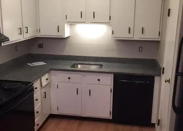 Property at 4 Chapel Hill Dr #2, Plymouth, MA, 02360, 2 beds, 1 bath, [object Object]