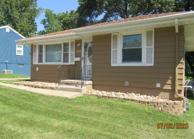 Property at 121 Bell Ave, Des Moines, IA, 50315, 2 beds, 2 baths, [object Object]