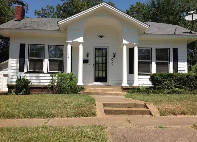 Property at 624 Nacogdoches St, Jacksonville, TX, 75766, 3 beds, 2 baths, [object Object]