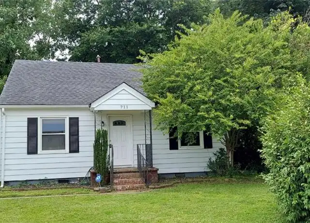 Property at 711 Burgess Ave, Hampton, VA, 23664, 2 beds, 1 bath, [object Object]