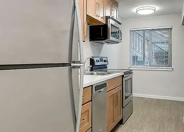 Property at 14th Ave Apartments - 121 14th Ave E, Seattle, WA, 98112, 1 bed, 1 bath, [object Object]