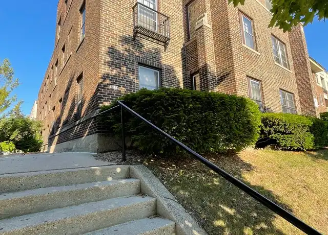 Property at 2632 N Oakland Ave Unit 31, Milwaukee, WI, 53211, 1 bed, 1 bath, [object Object]