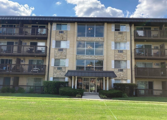 Photo of 2226 S Goebbert Rd #471, Arlington Heights, IL 60005