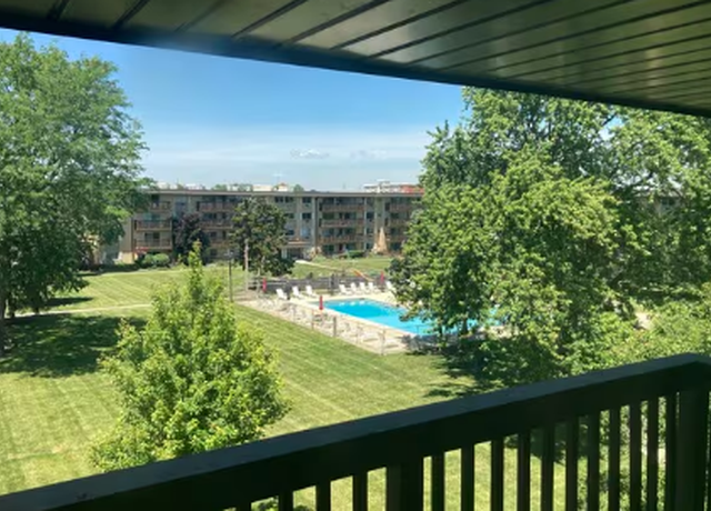 Photo of 2226 S Goebbert Rd #471, Arlington Heights, IL 60005
