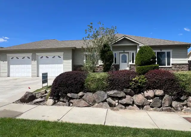 Property at 410 S Elliott Ave, Wenatchee, WA, 98801, 4 beds, 2.5 baths, [object Object]