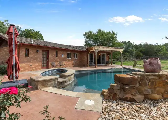 Property at 1059 N State Highway 95, Bastrop, TX, 78602, 1 bed, 1 bath, [object Object]
