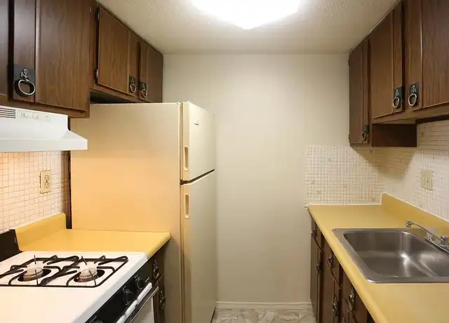 Property at Cabana West - 10 Bel Rae Ct, Saint Charles, MO, 63301, 1 bed, 1 bath, [object Object]