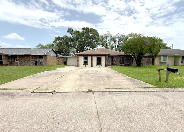 Property at 7130 Kings Dr, Baytown, TX, 77521, 5 beds, 2 baths, [object Object]