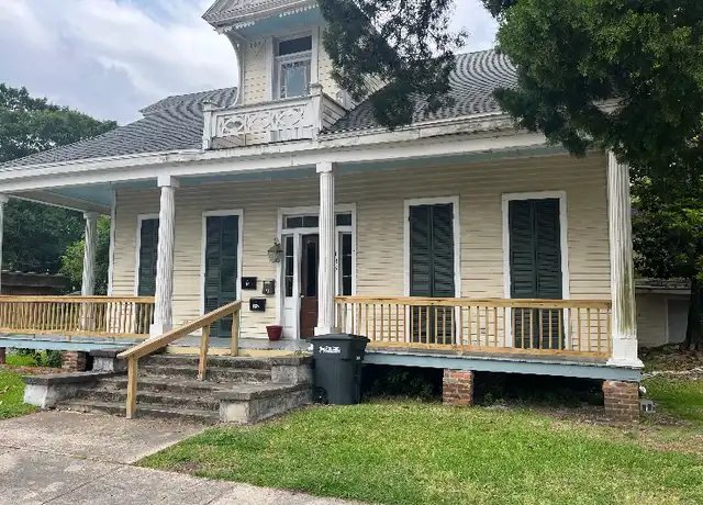 Property at 136 E Washington St, New Iberia, LA, 70560, 2 beds, 2 baths, [object Object]