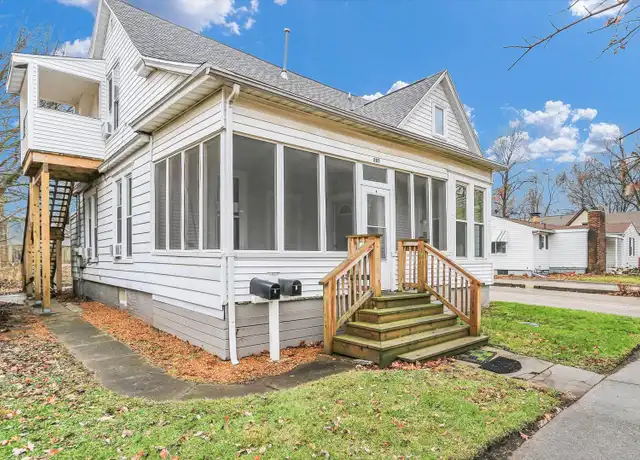 Property at 207 W William St #2, Champaign, IL, 61820, 1 bed, 1 bath, [object Object]