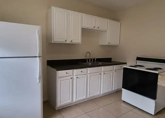 Property at 107 A St Unit 2, Lake Wales, FL, 33853, 1 bed, 1 bath, [object Object]