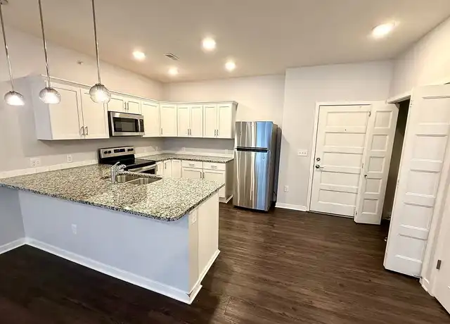 Property at M34 Apartments - 3412 Dodge St, Omaha, NE, 68131, 1-2 bed, 1-2 bath, [object Object]