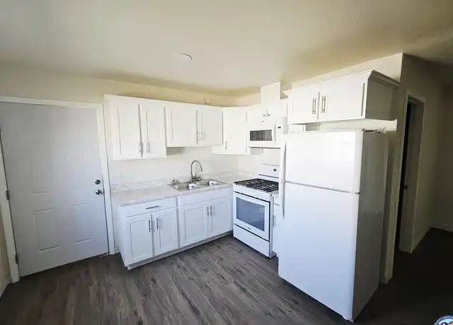 Property at 809 Rose Ave, El Centro, CA, 92243, 2 beds, 2 baths, [object Object]