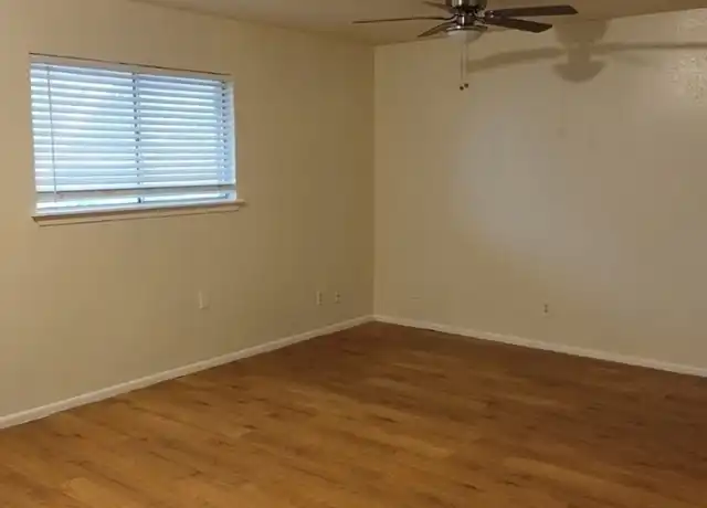 Property at 300 N Milam St Unit 3, Seguin, TX, 78155, 1 bed, 1 bath, [object Object]
