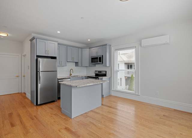 Photo of 48 Brook St Unit 202, Manchester, NH 03104