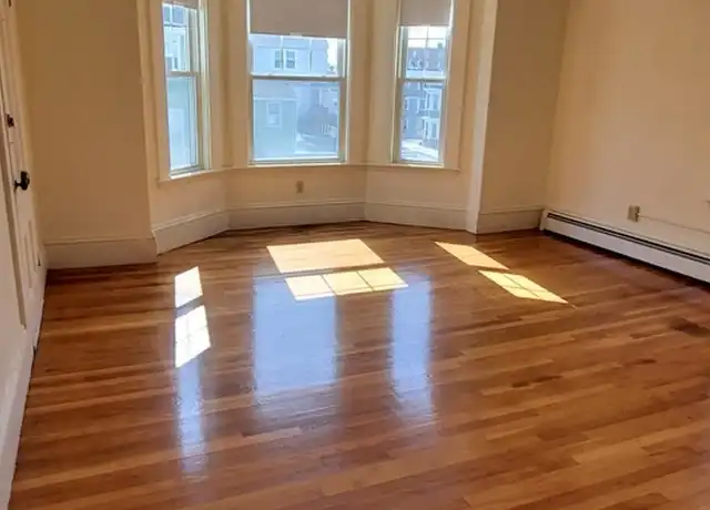 Property at 47 Railroad Ave Unit 2L, Beverly, MA, 01915, 2 beds, 1 bath, [object Object]