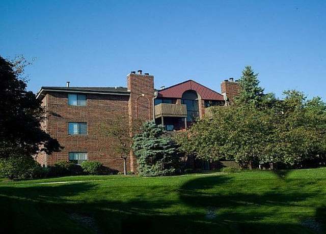 Photo of 1360 Brook St Unit L, St. Charles, IL 60174