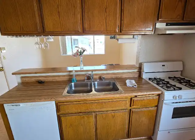 Property at 4446 W 136th St Unit 8, Hawthorne, CA, 90250, 2 beds, 1 bath, [object Object]
