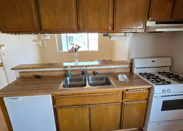Property at 4446 W 136th St Unit 8, Hawthorne, CA, 90250, 2 beds, 1 bath, [object Object]