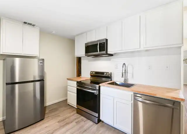 Property at 1011 W 10th St Unit 3, Houston, TX, 77008, 1 bed, 1 bath, [object Object]