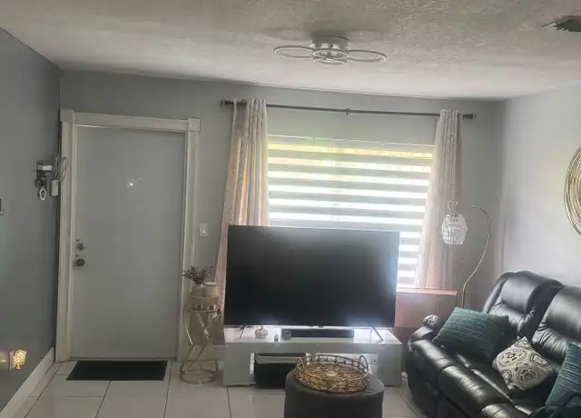 Property at 2560 W 67th Pl, Hialeah, FL, 33016, 2 beds, 2 baths, [object Object]