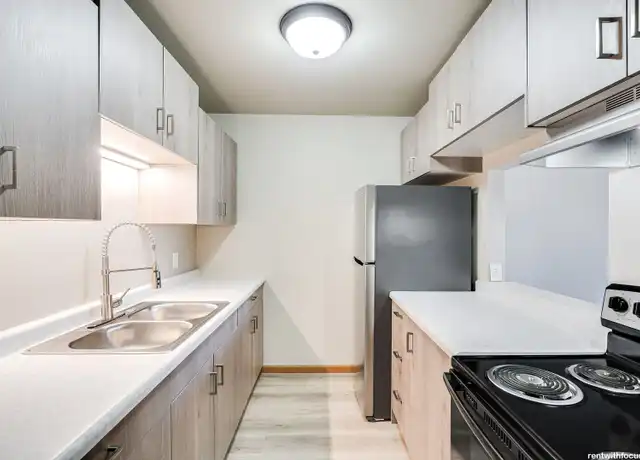 Property at 420426 Sullivan St Unit 1780 4, Oshkosh, WI, 54902, 2 beds, 1 bath, [object Object]
